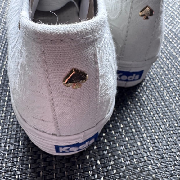 Kate Spade Triple Kick Floral Eyelet & Pearl Sneakers Bridal NEW White Size 8 - Picture 5 of 7